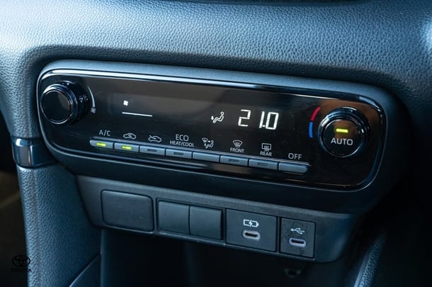 2024 TOYOTA Yaris Hybrid SX image 14