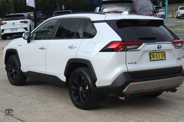 2022 Toyota RAV4 Hybrid Cruiser-AWD image 4