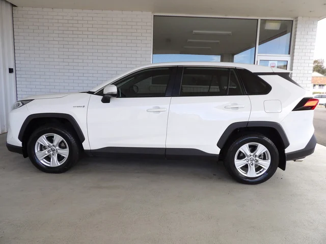 2024 Toyota Rav4 Hybrid GXL-2WD image 3