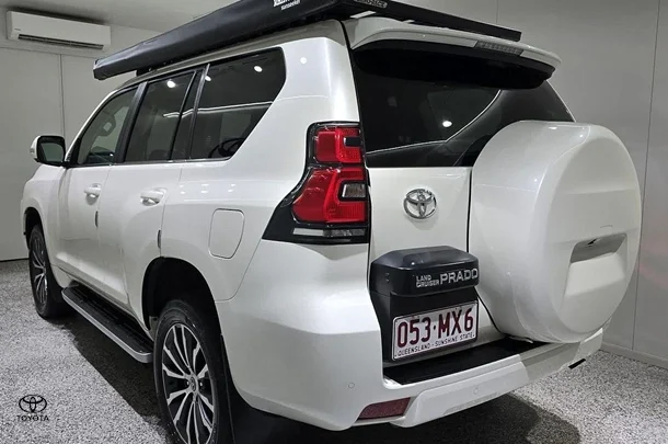 2021 Toyota Prado Kakadu image 4