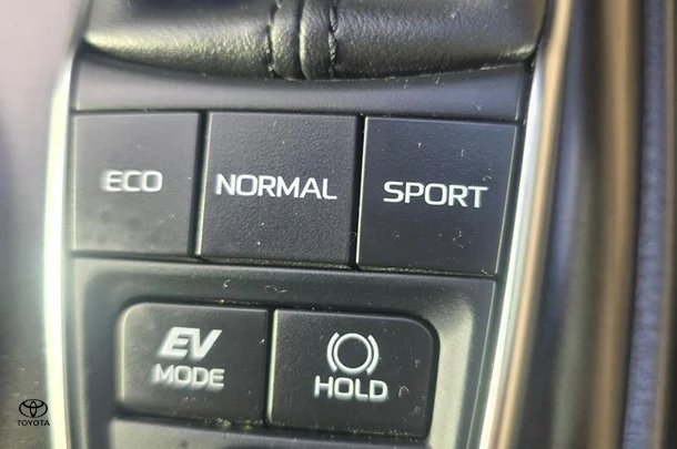 2021 Toyota Camry Hybrid Ascent Sport image 16