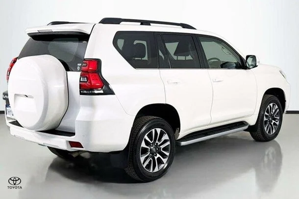 2023 Toyota Prado VX image 9