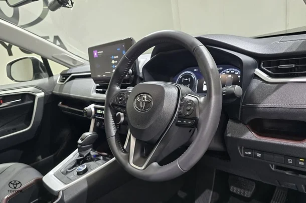 2024 Toyota RAV4 Hybrid Cruiser-AWD image 13