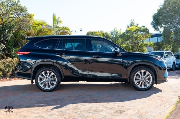 2021 TOYOTA Kluger Hybrid AWD GRANDE image 3
