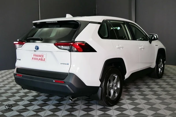 2024 Toyota RAV4 Hybrid GX 2WD image 4