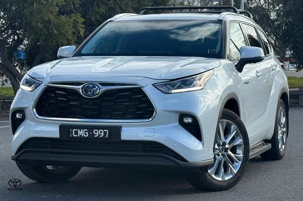 2023 Toyota KLUGER HYBRID AWD GRANDE image 3