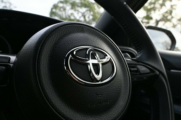 2021 Toyota Yaris HB Hybrid SX image 18