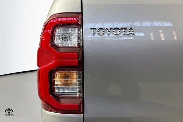 2020 Toyota Hilux Rogue image 8