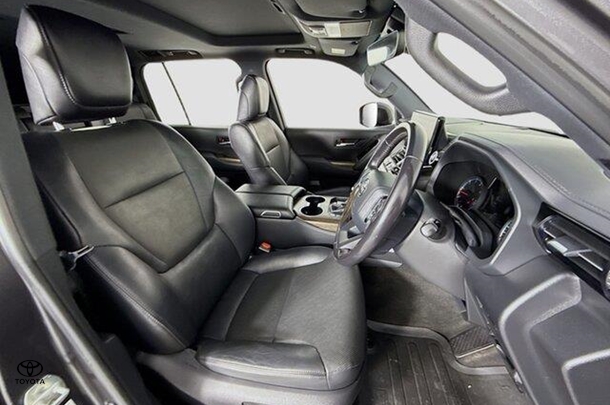 2022 Toyota LANDCRUISER VX image 12