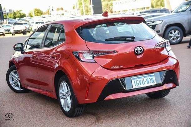 2018 Toyota COROLLA Ascent Sport image 2