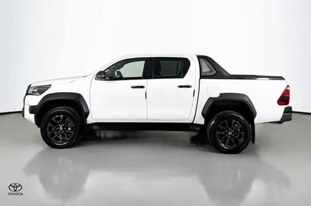 2022 Toyota Hilux Rogue image 5
