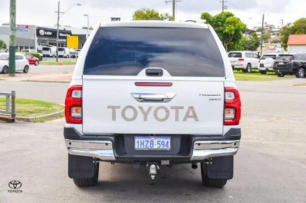 2023 Toyota HILUX SR5 image 5