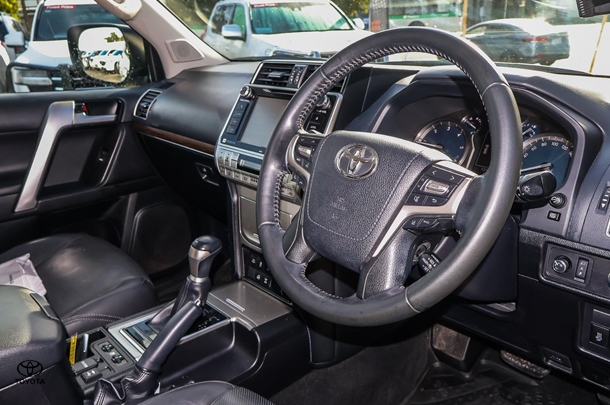 2019 Toyota Prado VX image 6