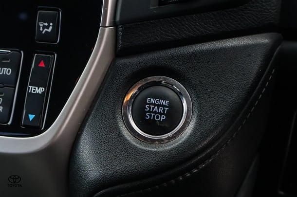 2019 Toyota Landcruiser GXL image 14