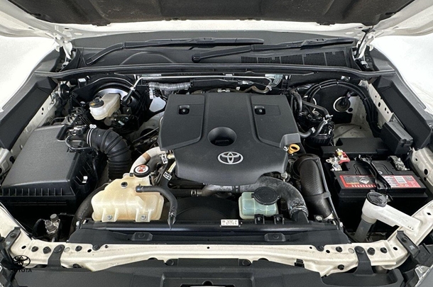 2022 Toyota Hilux SR image 24