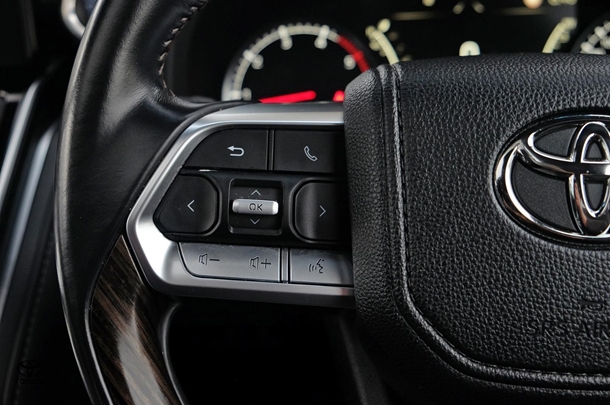 2023 Toyota LANDCRUISER VX image 15