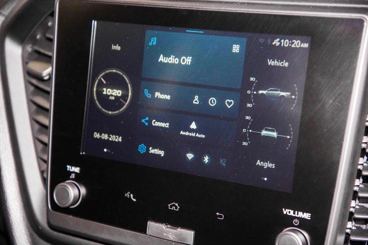 2025 Isuzu D-MAX SX Manual 4x4 MY24 image 11