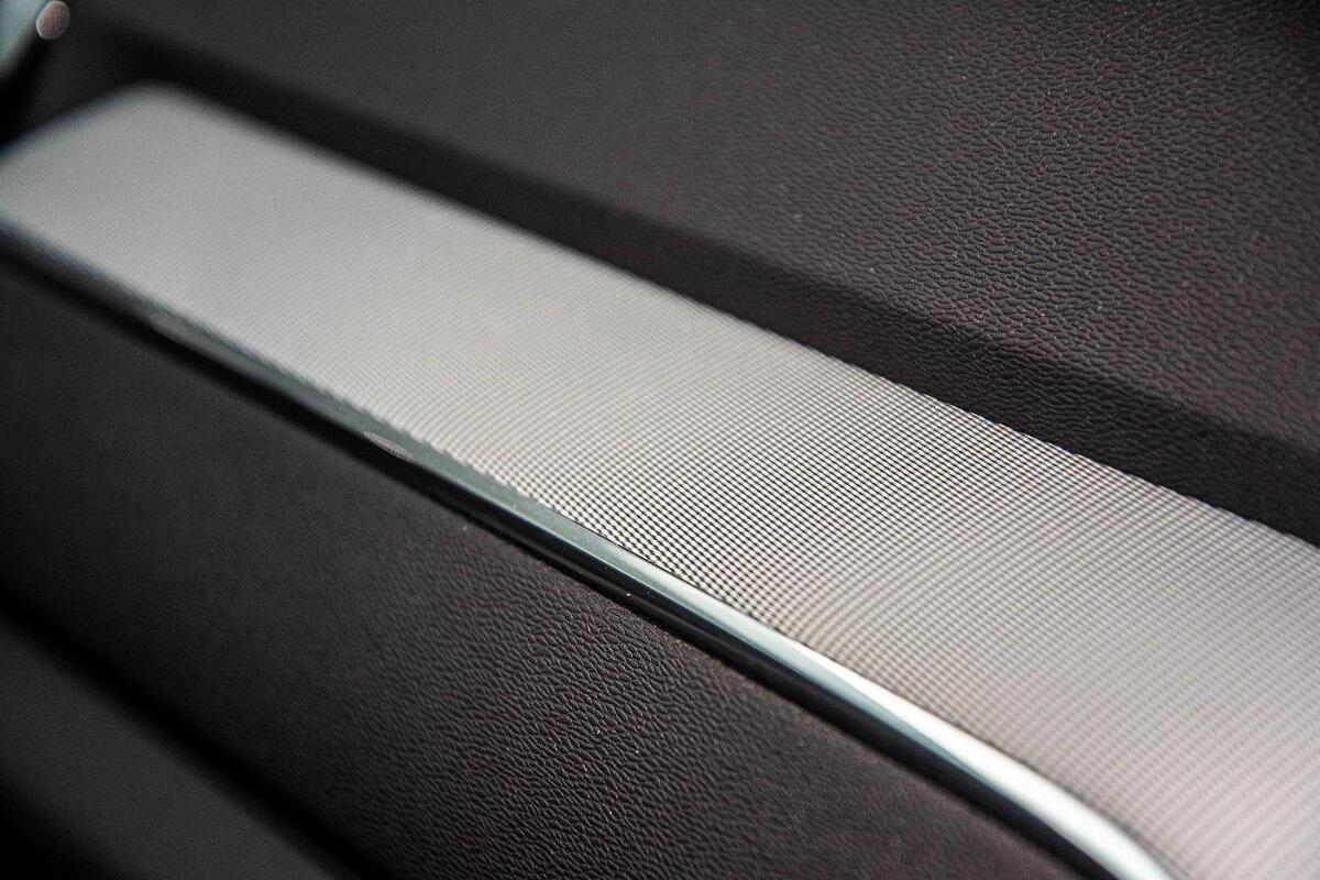 2025 Volvo XC60 Plus T8 Plug-In Hybrid Auto AWD MY25 image 14