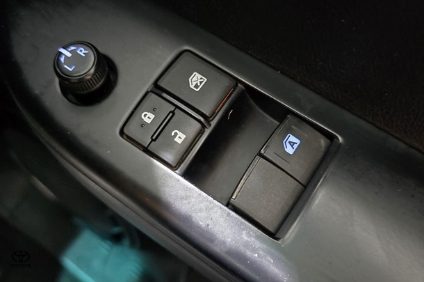 2021 Toyota Hilux SR image 18