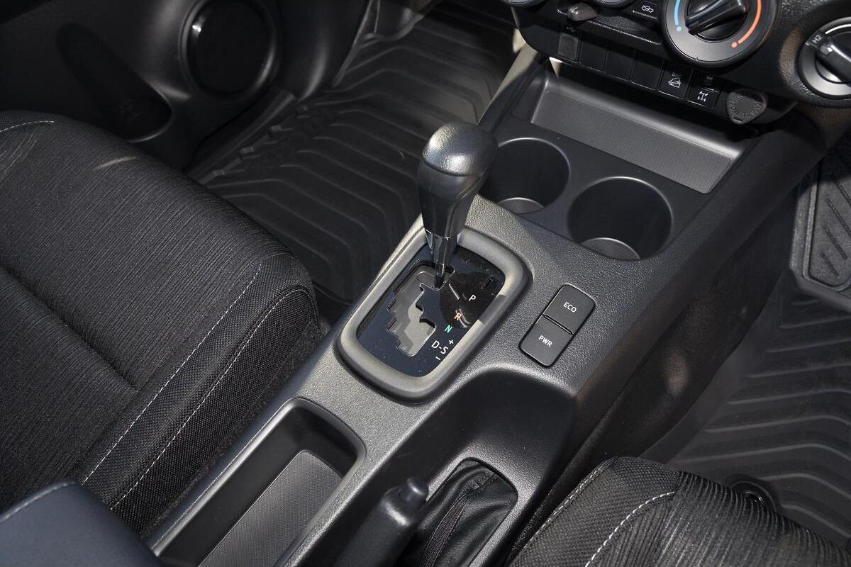 2025 Toyota Hilux SR Auto 4x4 Double Cab image 16