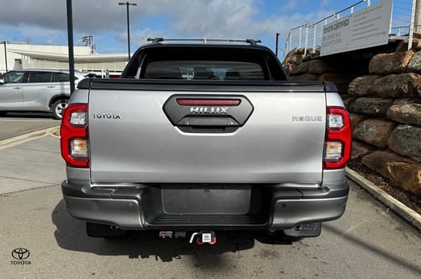 2021 Toyota Hilux Rogue image 4