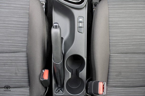 2023 Toyota Yaris Ascent Sport image 18