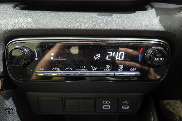 2024 Toyota Yaris HB Hybrid Ascent Sport image 21