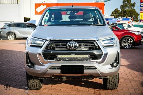 2021 Toyota Hilux 4x4 SR5 image 3