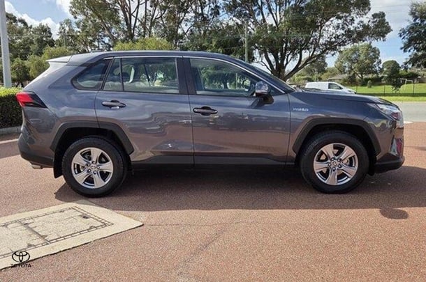 2024 Toyota RAV4 Hybrid GX AWD image 4