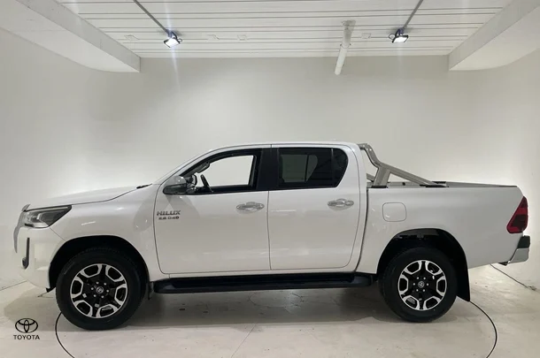 2023 Toyota Hilux SR5 image 6