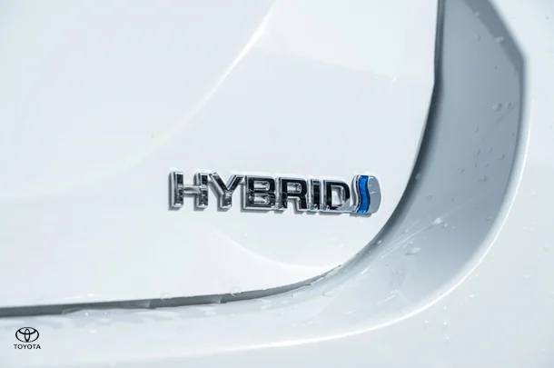 2021 TOYOTA Yaris Hybrid SX image 25