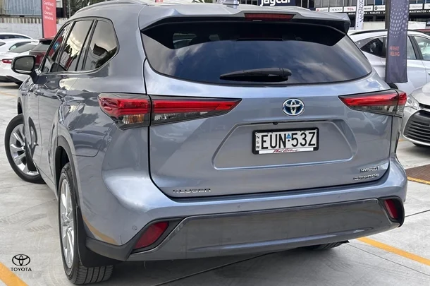 2022 Toyota Kluger Hybrid AWD GRANDE image 2