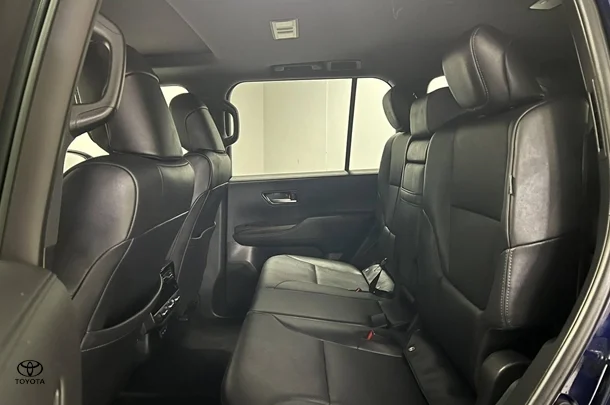 2022 Toyota Landcruiser VX image 14