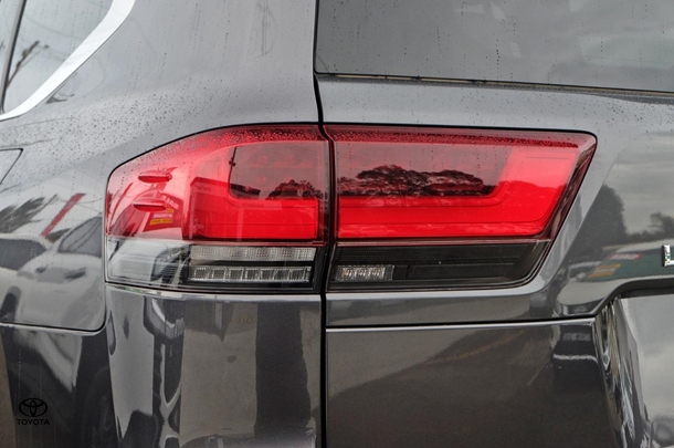 2023 Toyota LANDCRUISER VX image 20