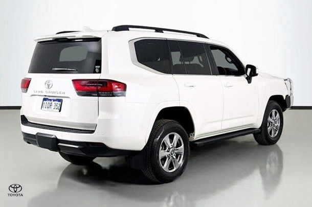 2023 Toyota LANDCRUISER VX image 9