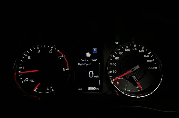 2024 Toyota Hilux GR-S image 18