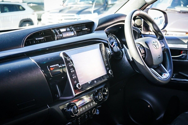 2023 Toyota Hilux 4x4 GR-S image 24
