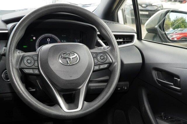 2022 Toyota Corolla Hatch Hybrid Ascent Sport image 6