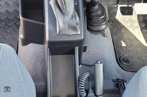 2023 Toyota LC Military GXL image 19