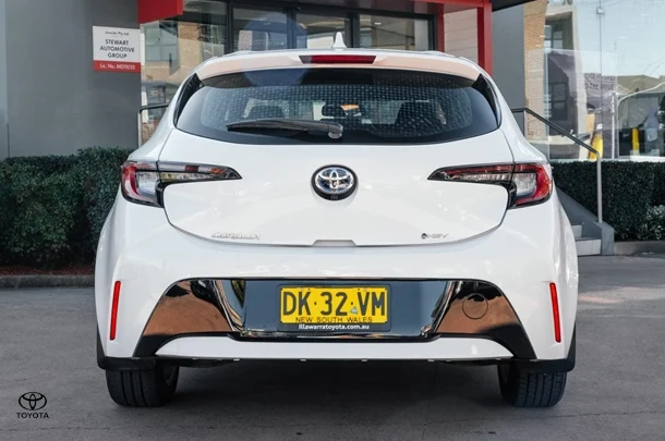 2024 TOYOTA Corolla Hatch Hybrid Ascent Sport image 5