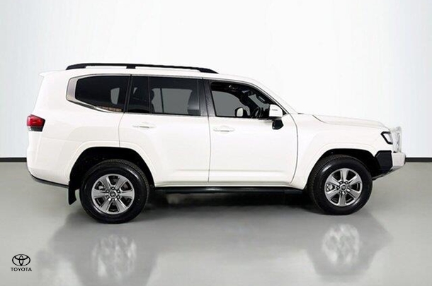 2023 Toyota LANDCRUISER VX image 10