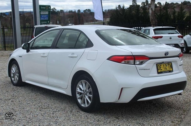 2022 Toyota Corolla Sedan Hybrid Ascent Sport image 4