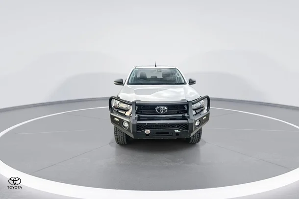 2021 Toyota Hilux SR image 3