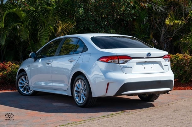 2022 TOYOTA Corolla Sedan Hybrid Ascent Sport image 2