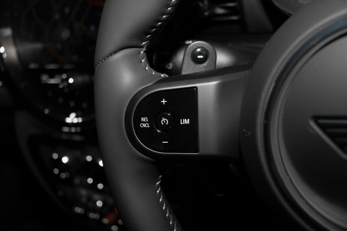 2024 MINI Clubman John Cooper Works Essential Auto ALL4 image 15