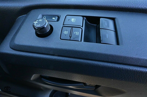 2023 Toyota Hiace SLWB image 15