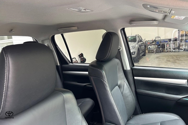2022 Toyota Hilux 4x4 SR5 image 37