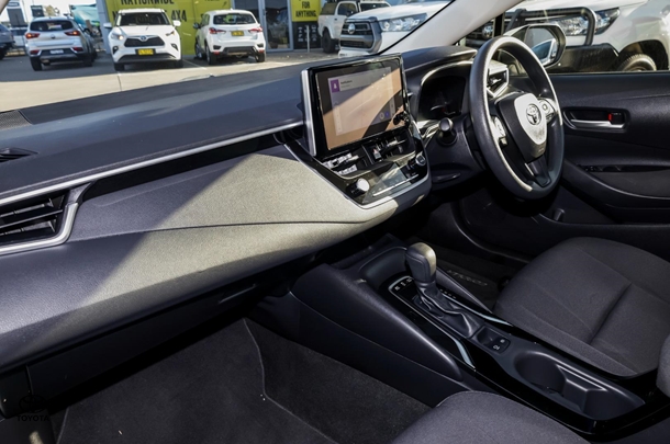 2023 Toyota Corolla Sedan Hybrid Ascent Sport image 9