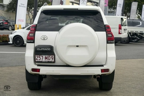 2021 Toyota Prado VX image 5