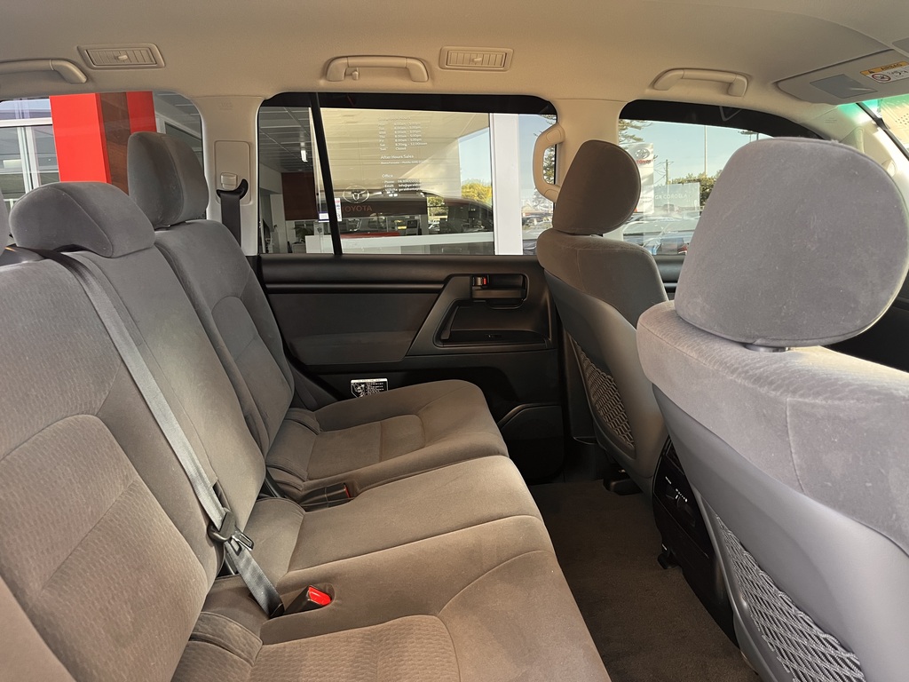 2020 Toyota Landcruiser GXL image 11